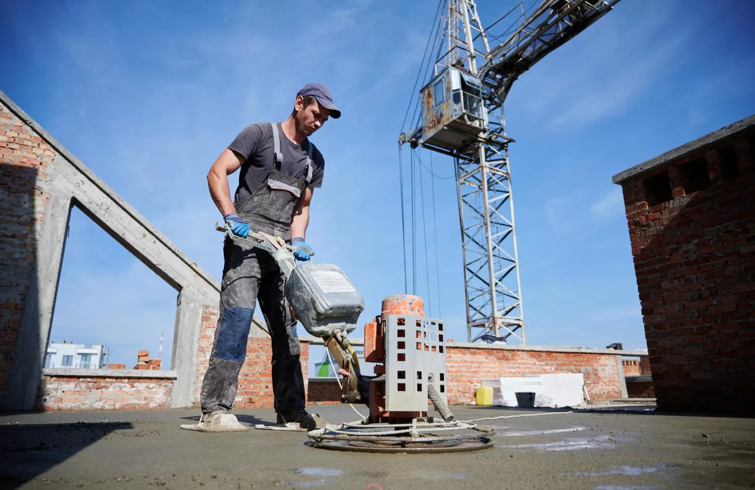 Профессия бетонщика: достойная зарплата и перспективы карьерного роста